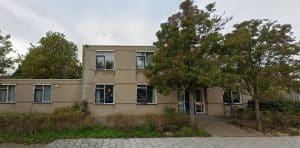 Sperwerstraat 6, woningen van de voorzijde, gele stenen, tweelaags.